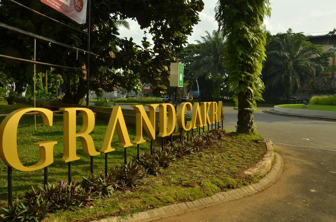 Grand Cakra Hotel Malang Exterior photo